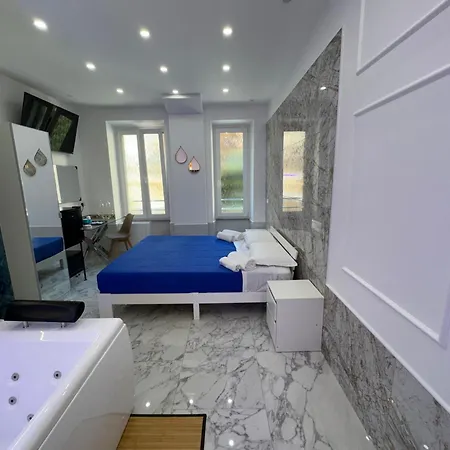 Luxor 2 Jacuzzi Suites And Deluxe Rooms, Piazza Bologna Metro Direct Colosseo, Roma