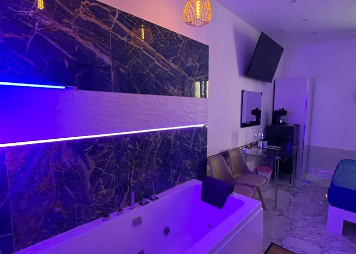 Luxor 2 Jacuzzi And Deluxe Rooms, Piazza Bologna Metro Direct Colosseo, 4* Rome