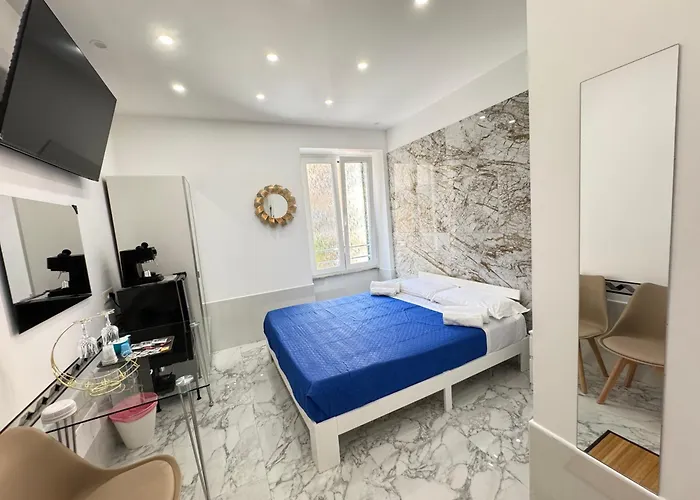Guest house Luxor 2 Jacuzzi And Deluxe Rooms, Piazza Bologna Metro Direct Colosseo, Rome