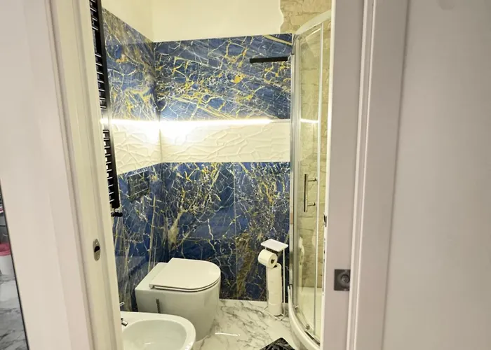 Luxor 2 Jacuzzi And Deluxe Rooms, Piazza Bologna Metro Direct Colosseo, Guest house 4*