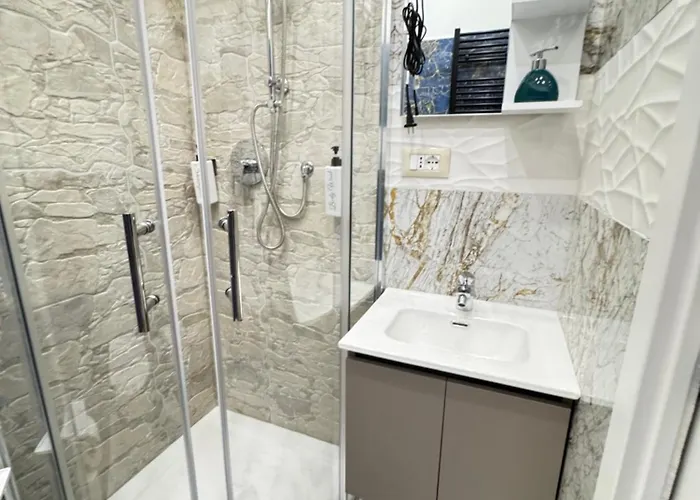 Luxor 2 Jacuzzi And Deluxe Rooms, Piazza Bologna Metro Direct Colosseo,