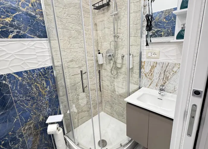 Luxor 2 Jacuzzi And Deluxe Rooms, Piazza Bologna Metro Direct Colosseo, 4* Rome