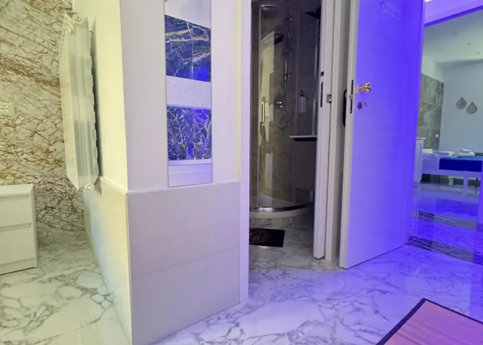 Luxor 2 Jacuzzi And Deluxe Rooms, Piazza Bologna Metro Direct Colosseo,