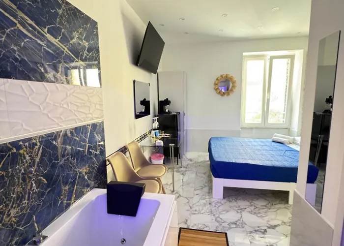 Luxor 2 Jacuzzi And Deluxe Rooms, Piazza Bologna Metro Direct Colosseo, Rome