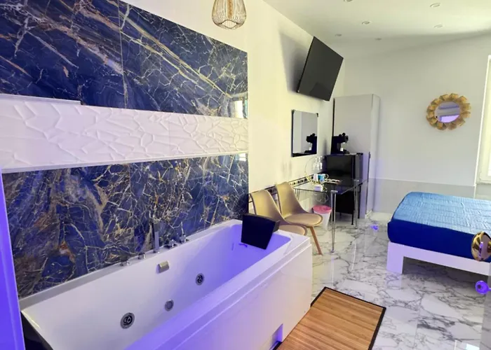 Luxor 2 Jacuzzi And Deluxe Rooms, Piazza Bologna Metro Direct Colosseo, 4* Rome
