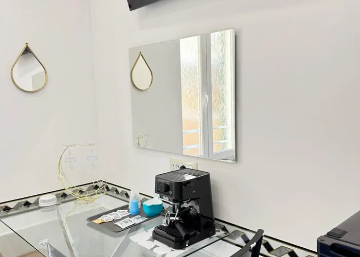 Guest house Luxor 2 Jacuzzi And Deluxe Rooms, Piazza Bologna Metro Direct Colosseo,