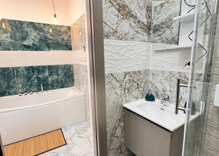 Guest house Luxor 2 Jacuzzi And Deluxe Rooms, Piazza Bologna Metro Direct Colosseo,