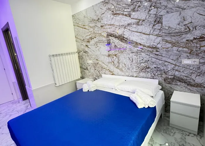Luxor 2 Jacuzzi And Deluxe Rooms, Piazza Bologna Metro Direct Colosseo, Guest house 4*