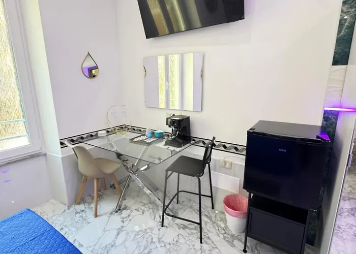 Luxor 2 Jacuzzi And Deluxe Rooms, Piazza Bologna Metro Direct Colosseo, Rome
