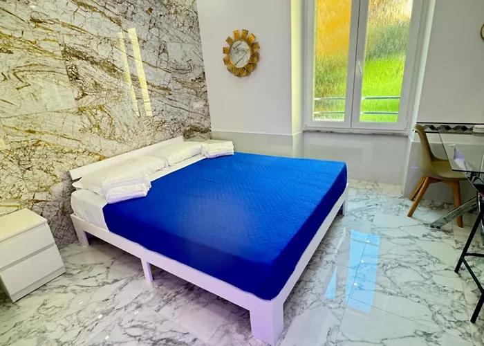 Luxor 2 Jacuzzi And Deluxe Rooms, Piazza Bologna Metro Direct Colosseo, Guest house 4*