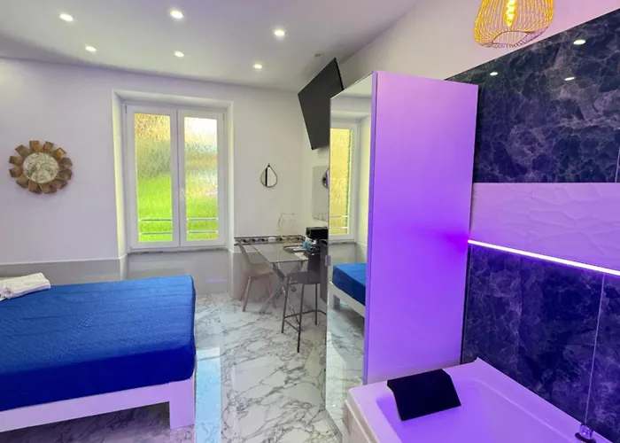 Guest house Luxor 2 Jacuzzi And Deluxe Rooms, Piazza Bologna Metro Direct Colosseo, Rome