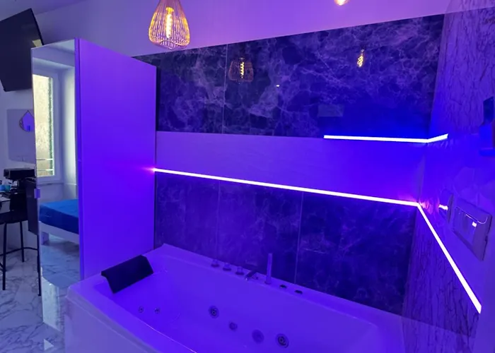 Guest house Luxor 2 Jacuzzi And Deluxe Rooms, Piazza Bologna Metro Direct Colosseo,