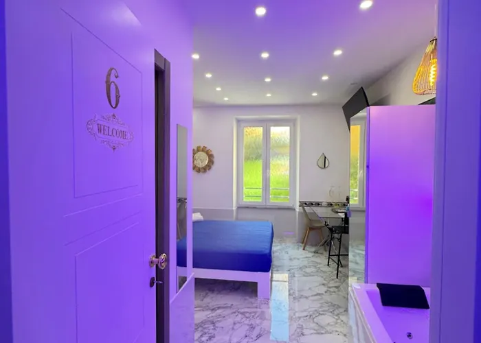 Luxor 2 Jacuzzi And Deluxe Rooms, Piazza Bologna Metro Direct Colosseo, 4*