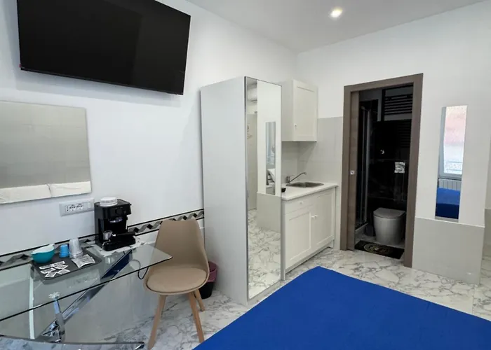 Luxor 2 Jacuzzi And Deluxe Rooms, Piazza Bologna Metro Direct Colosseo, 4* Rome