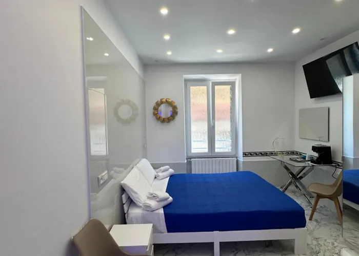 Luxor 2 Jacuzzi And Deluxe Rooms, Piazza Bologna Metro Direct Colosseo, Guest house Rome