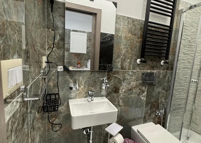 Guest house Luxor 2 Jacuzzi And Deluxe Rooms, Piazza Bologna Metro Direct Colosseo, Rome