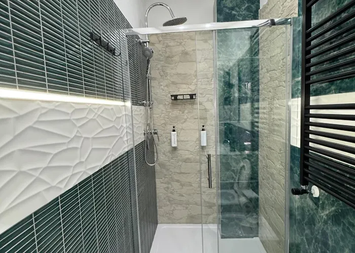 Guest house Luxor 2 Jacuzzi And Deluxe Rooms, Piazza Bologna Metro Direct Colosseo,