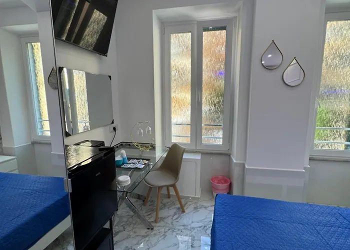 Guest house Luxor 2 Jacuzzi And Deluxe Rooms, Piazza Bologna Metro Direct Colosseo, 4*