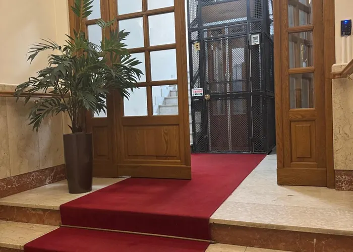 Luxor 2 Jacuzzi And Deluxe Rooms, Piazza Bologna Metro Direct Colosseo, Guest house 4*