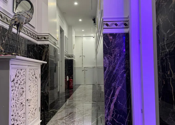 Luxor 2 Jacuzzi And Deluxe Rooms, Piazza Bologna Metro Direct Colosseo, Rome