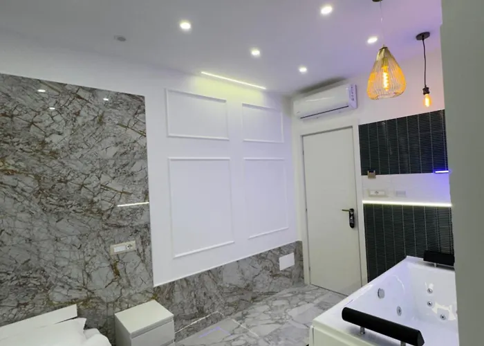 Luxor 2 Jacuzzi And Deluxe Rooms, Piazza Bologna Metro Direct Colosseo, 4* Rome