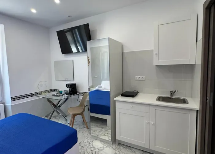 Luxor 2 Jacuzzi And Deluxe Rooms, Piazza Bologna Metro Direct Colosseo, Guest house