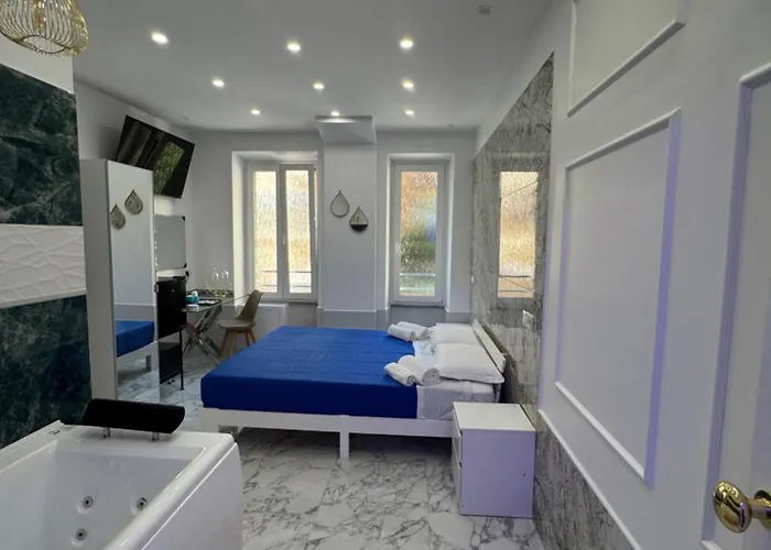 Luxor 2 Jacuzzi And Deluxe Rooms, Piazza Bologna Metro Direct Colosseo, Guest house