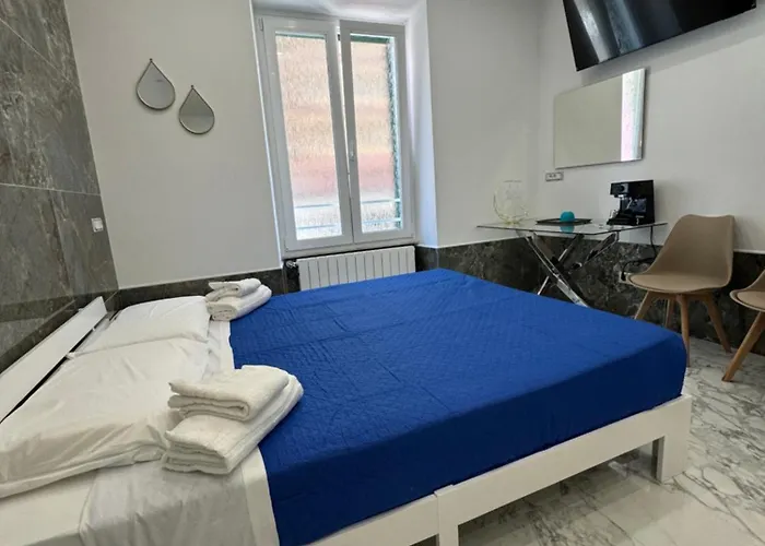 Luxor 2 Jacuzzi And Deluxe Rooms, Piazza Bologna Metro Direct Colosseo, Guest house 4*