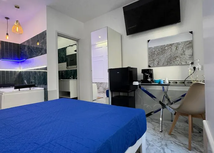 Luxor 2 Jacuzzi And Deluxe Rooms, Piazza Bologna Metro Direct Colosseo, 4* Rome