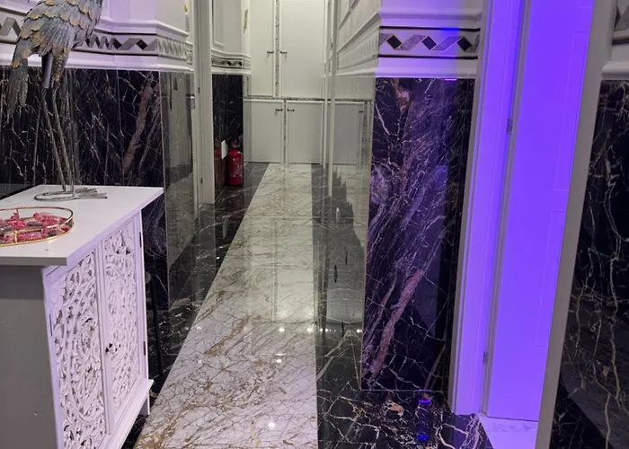 Luxor 2 Jacuzzi And Deluxe Rooms, Piazza Bologna Metro Direct Colosseo,