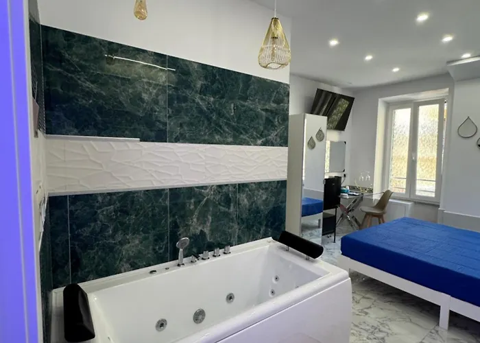 Luxor 2 Jacuzzi And Deluxe Rooms, Piazza Bologna Metro Direct Colosseo, 4* Rome