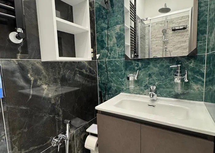 Luxor 2 Jacuzzi And Deluxe Rooms, Piazza Bologna Metro Direct Colosseo,