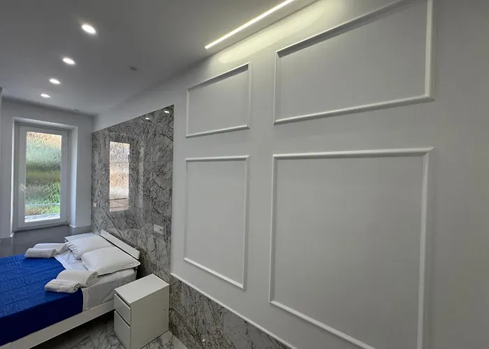 Guest house Luxor 2 Jacuzzi And Deluxe Rooms, Piazza Bologna Metro Direct Colosseo,