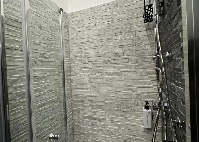 Luxor 2 Jacuzzi And Deluxe Rooms, Piazza Bologna Metro Direct Colosseo,